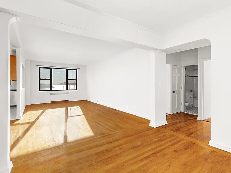 158-18 Riverside Dr W #4E50 — Photo 3
