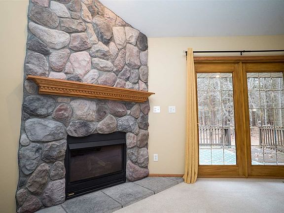 4th image of 929 S Pinecroft Ln