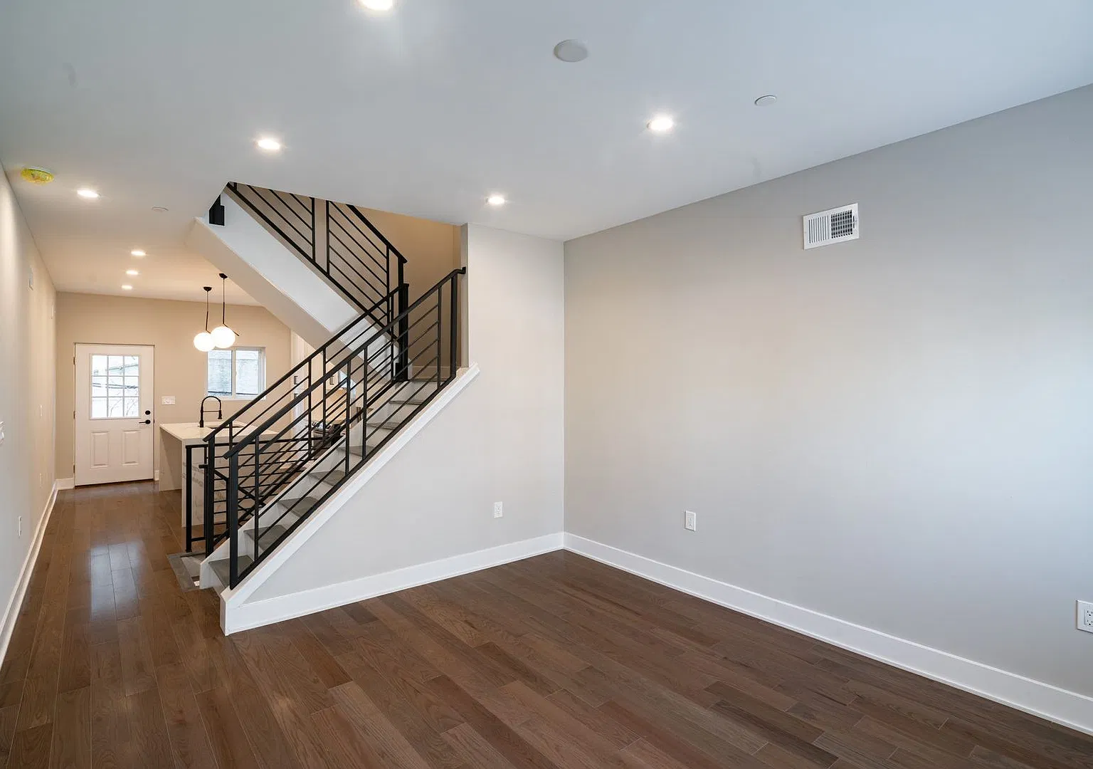 Brand New Luxury Temple Student Housing — Photo 3