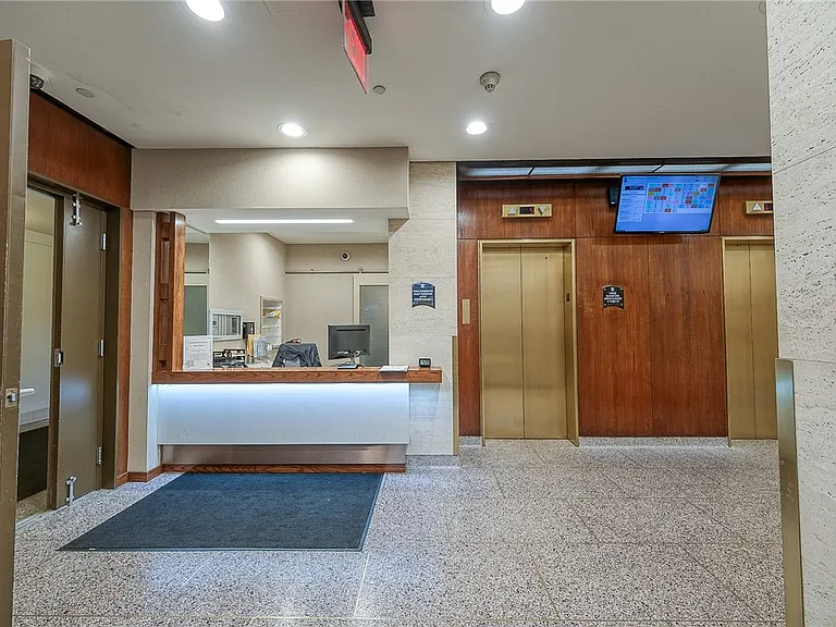 320 Fort Duquesne Blvd #4E — Photo 39