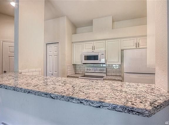 Uppdated Kitchen features a great eating bar