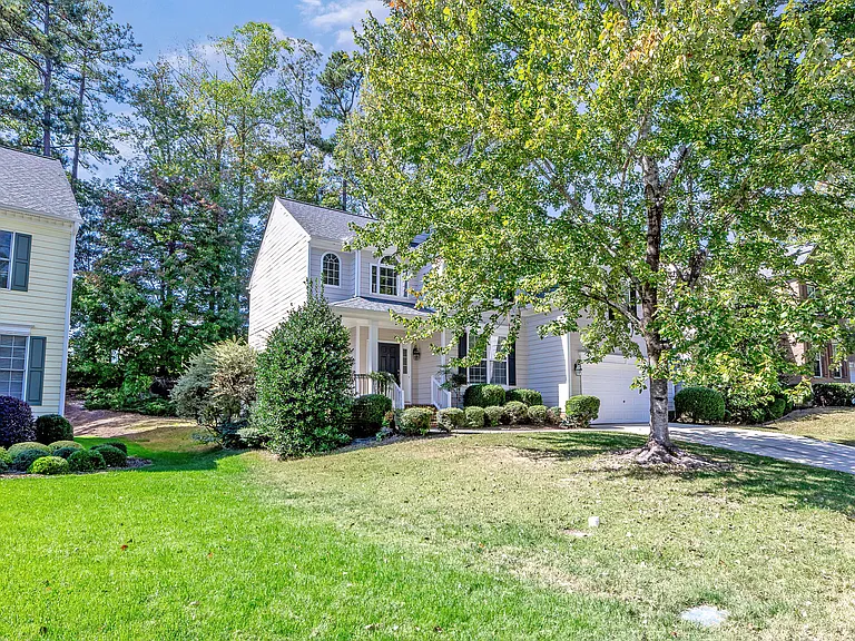 2103 Templeton Gap Dr — Photo 8