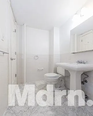 Rented by Mdrn Residential | media 7