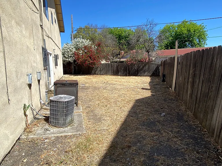 827 Dundee Way — Photo 7