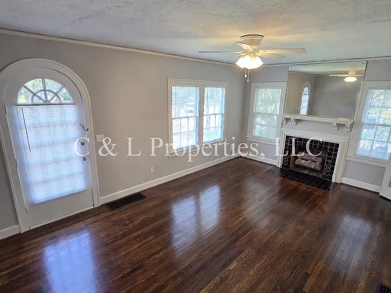 902 Walnut St — Photo 4