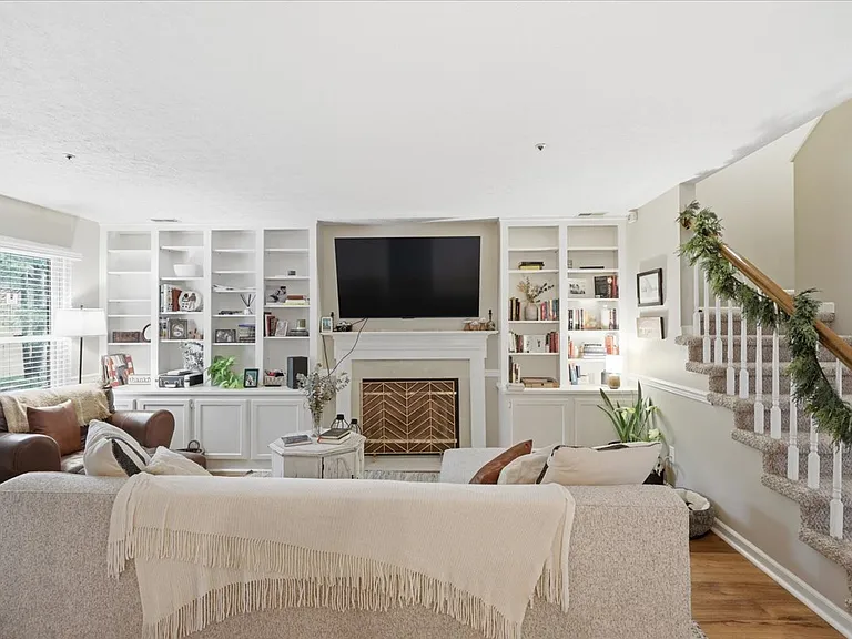 8611 Old Carriage Ct — Photo 13