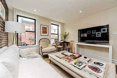 Rented by R New York