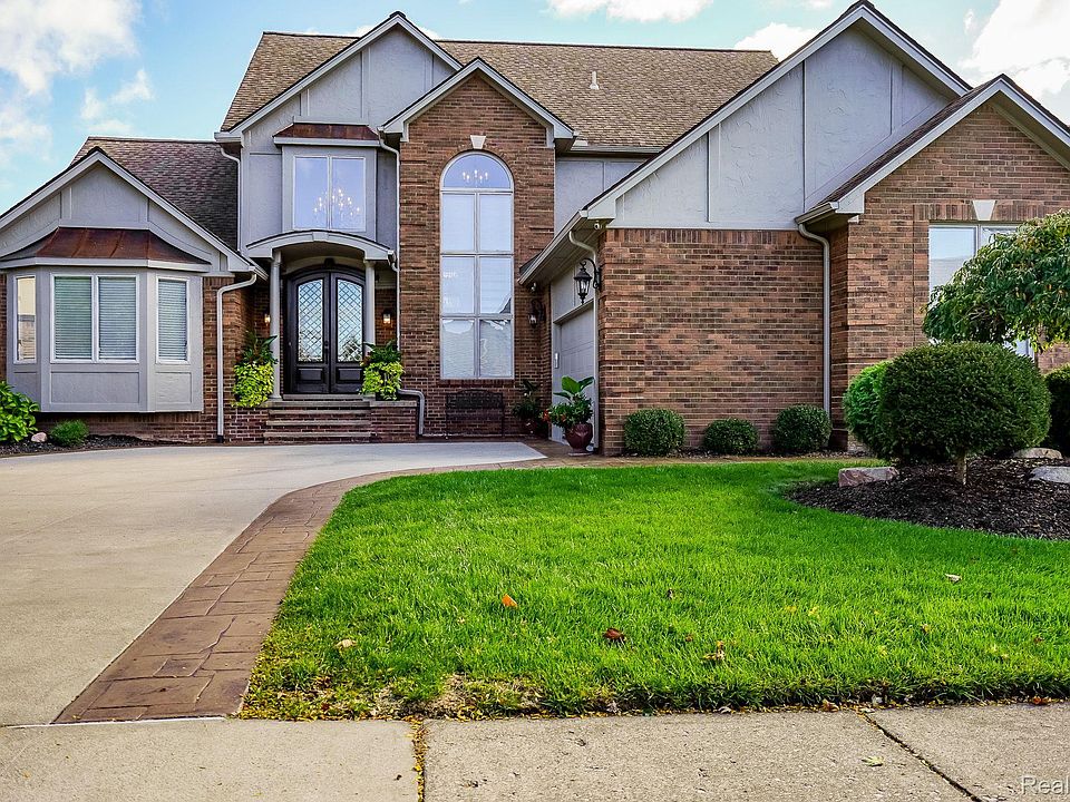 1st image of 52720 Deerwood Dr