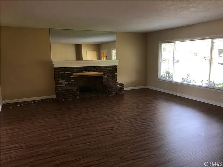 5609 Welland Ave — Photo 2