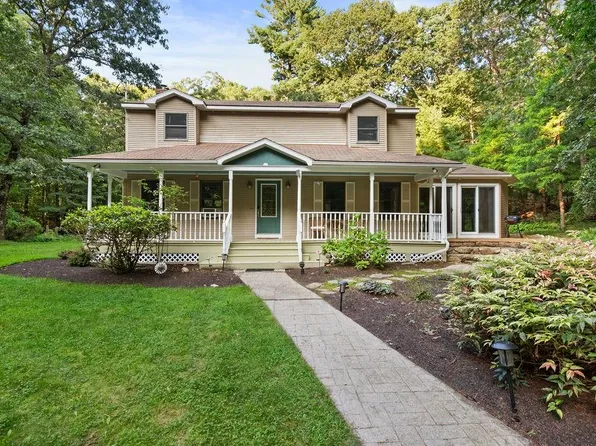 2075 Division Rd, East Greenwich, RI 02818