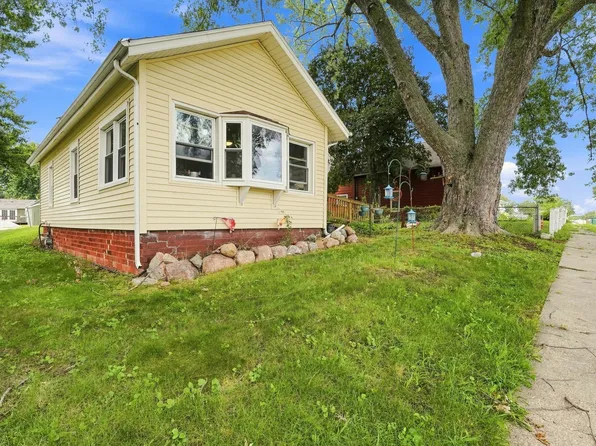 106 W McKinney St, Runnells, IA 50237