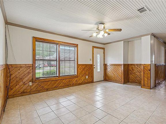 3rd image of 128 Carmen Dr