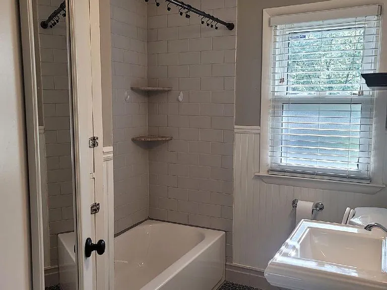 1322 Cherokee Ave — Photo 9