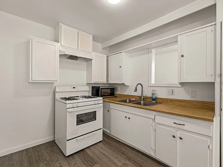 206 Townsend St — Photo 3