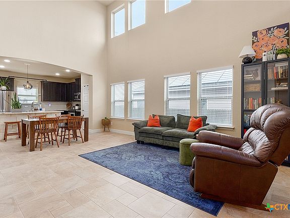 4th image of 617 Community Dr