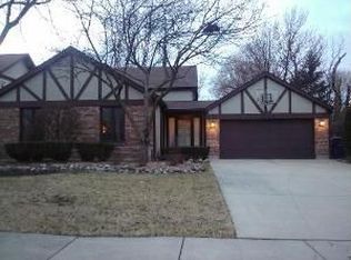 1254 N Scarlet Dr, Addison, IL 60101