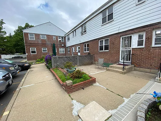 Sold by Winzone Realty Inc | media 27