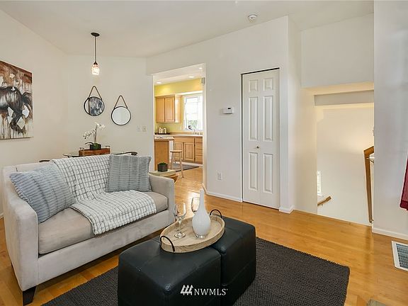 3rd image of 6814 Oswego Place NE #B