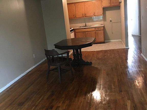 3rd image of 32 Rupert Ave