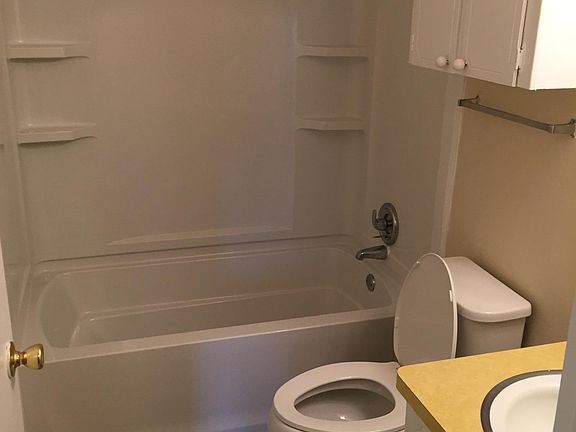 5th image of 191 Oakwood Ave #4