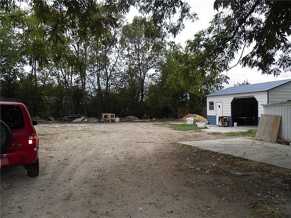 4th image of 111 League St S