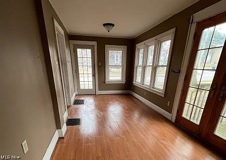 3rd image of 423 N Howard Ave