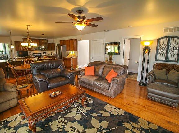 5th image of 7 Kiley Dr