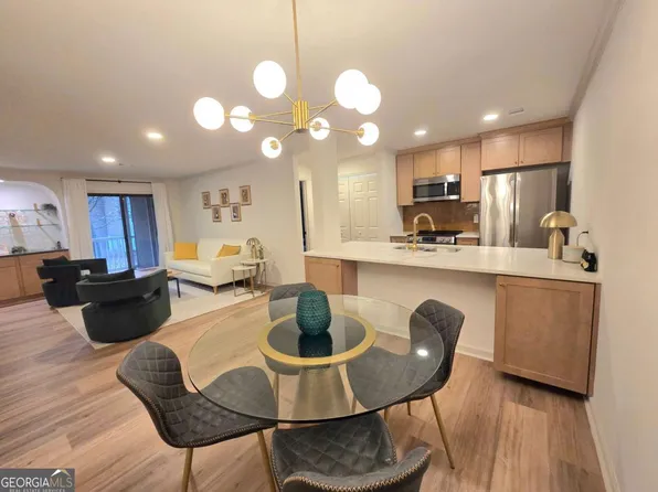 301 Barrington Hills Dr, Sandy Springs, GA 30350