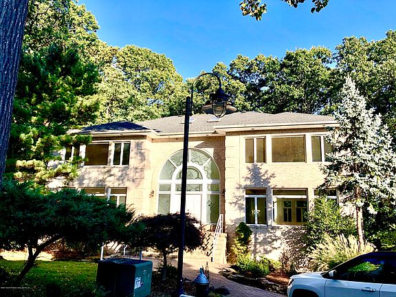 2nd image of 25 Coldspring Ct