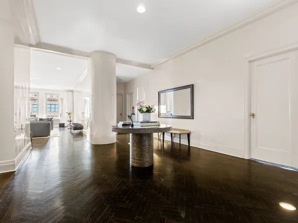 480 Park Avenue image 1 of 13