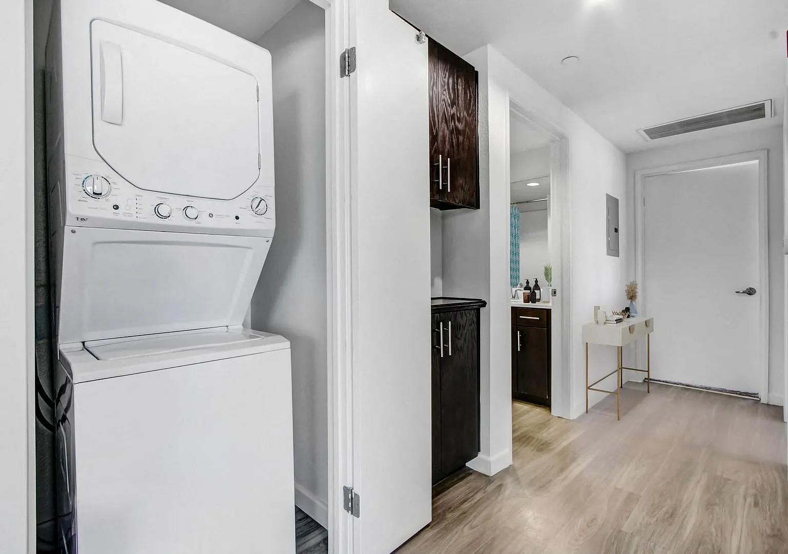 Citron Apartments — Photo 3