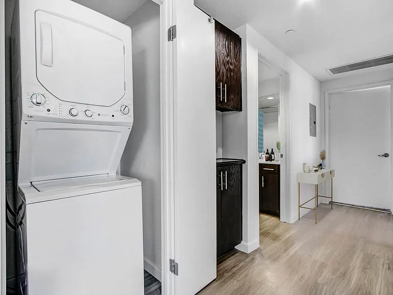 Citron Apartments — Photo 3