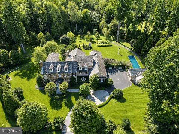 9698 Mill Ridge Ln, Great Falls, VA 22066