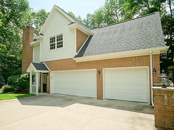 2nd image of 1321 Woodview Ct