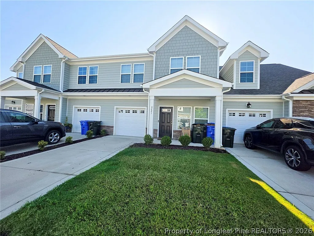 3 bed, 2.5 bath, 1978 sqft, $1,975 — Photo 2