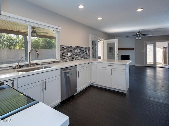4th image of 933 E DRIFTWOOD Drive