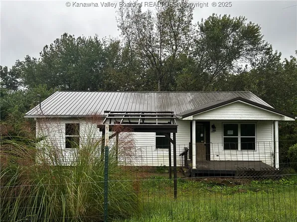 180 Oak Addition Dr, Spencer, WV 25276