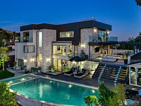 2nd image of 2251 Maravilla Dr