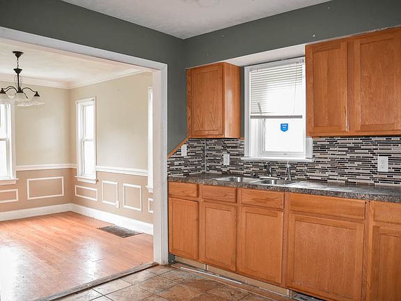 4th image of 994 Greenwood Ave