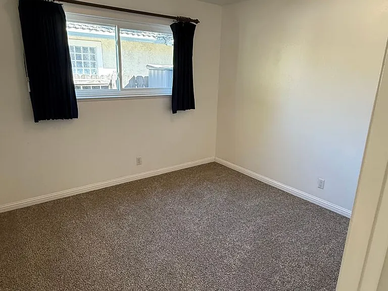 7389 Newcastle Ln — Photo 24