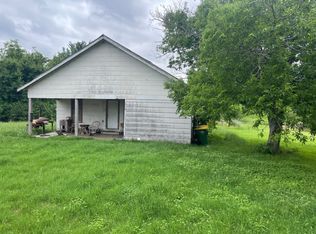 210 E Colorado St, Groesbeck, TX 76642