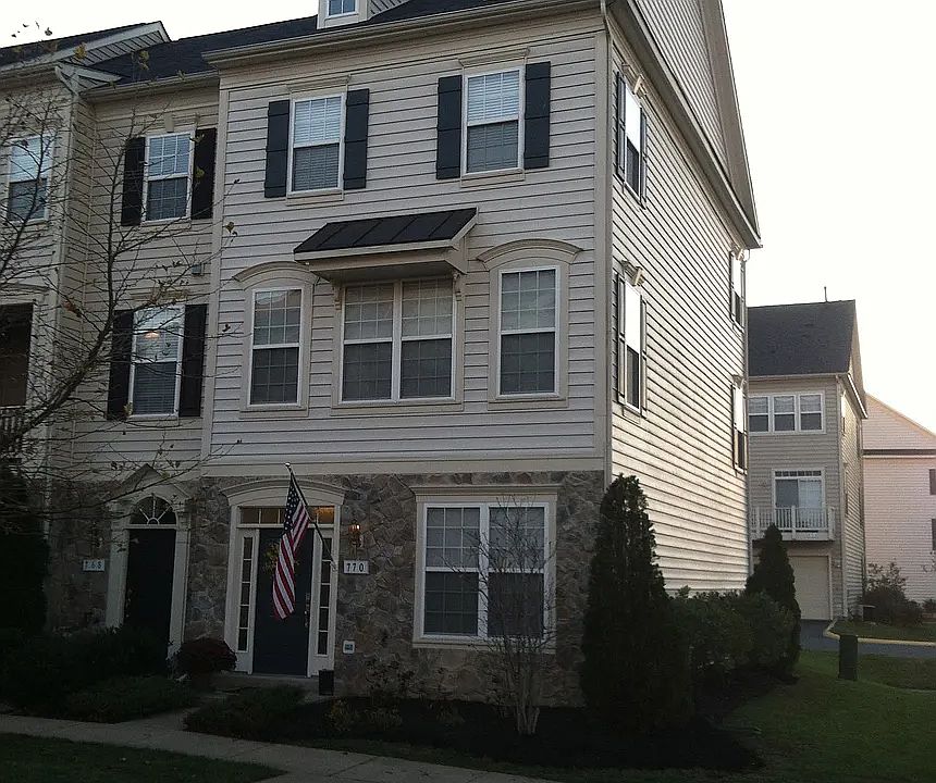 1st image of 770 Ayrshire Ln