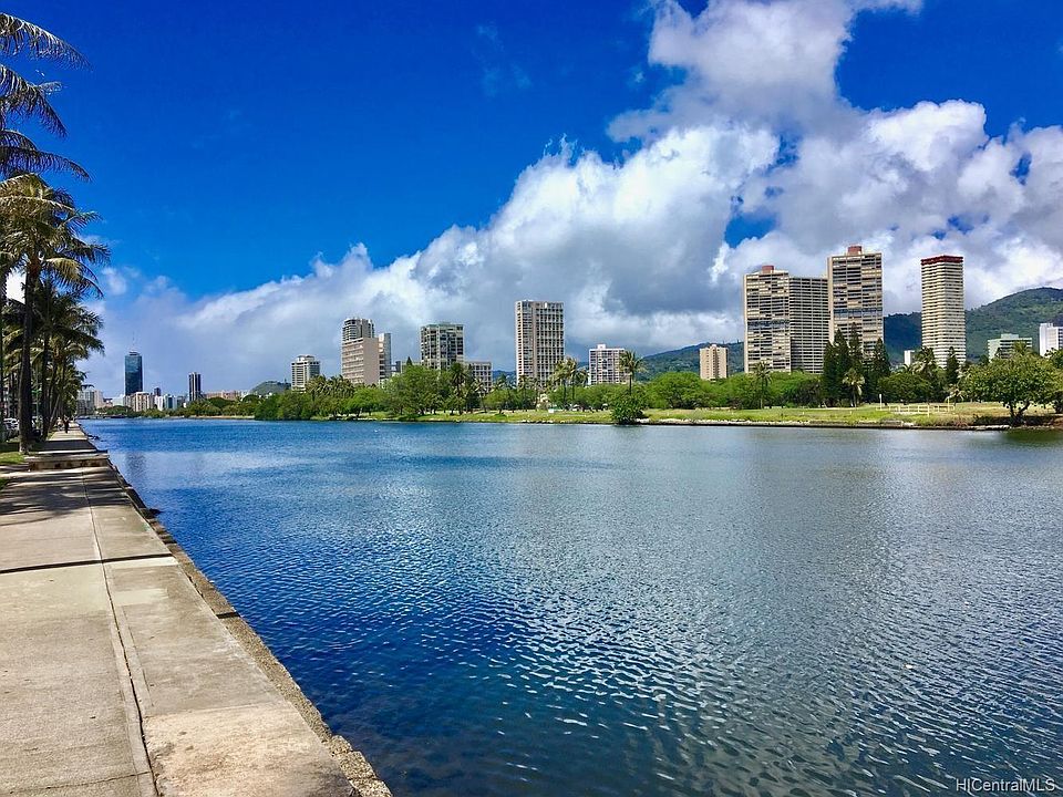 Ala Wai Canal right in front of your lanai/eyes!