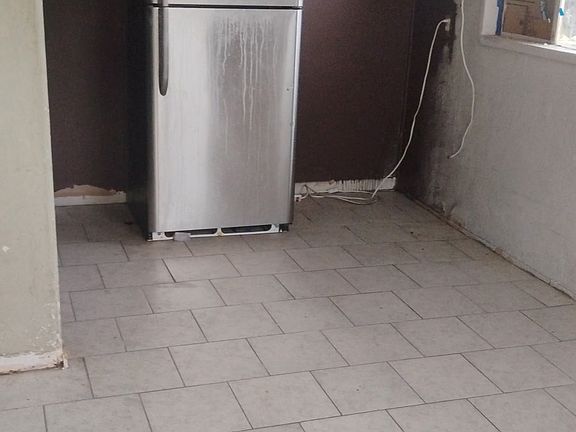 4th image of 10027 N 13th Pl #B