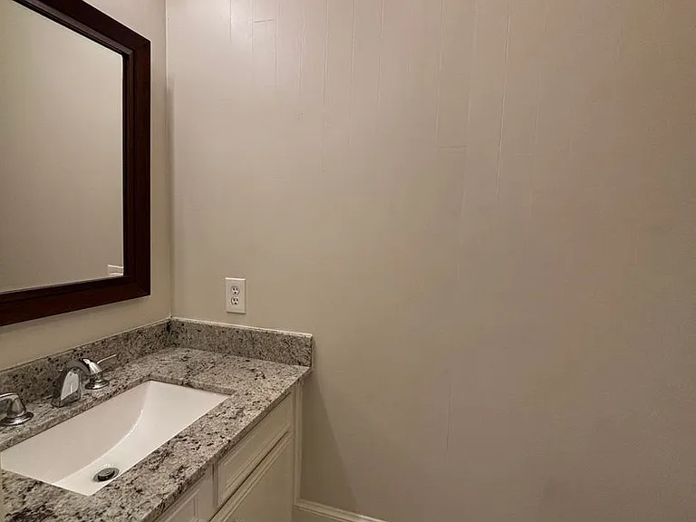 5026 Bellaire Dr S — Photo 39