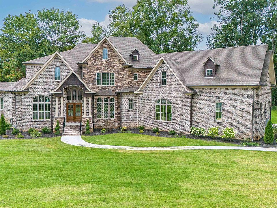 1st image of 205 Briarwood Cir