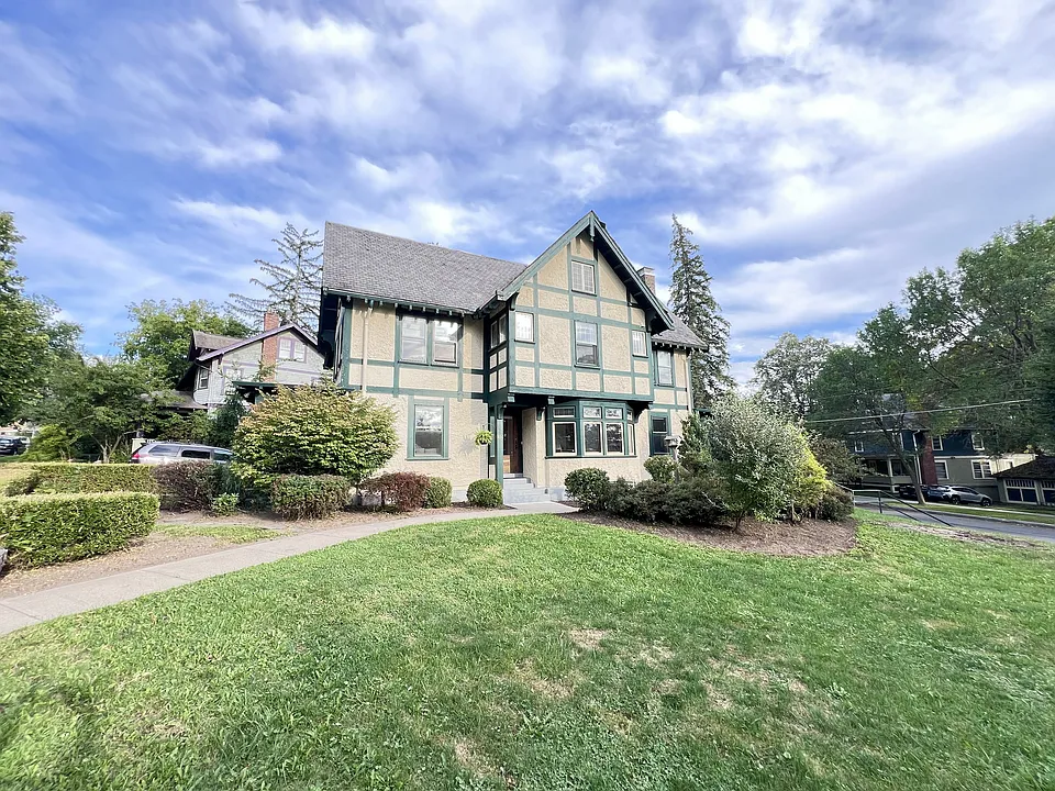 103 Harvard Pl
