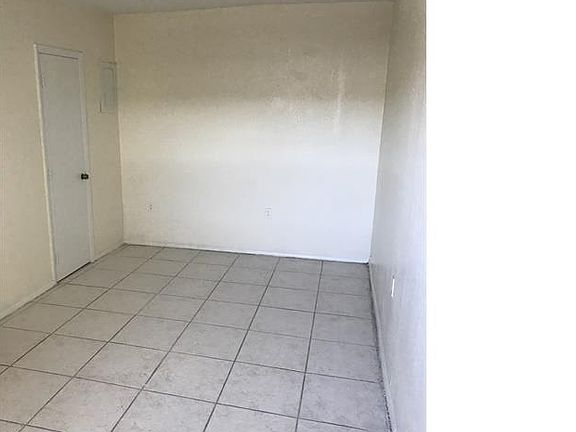 5th image of 457 NW 2nd Ter