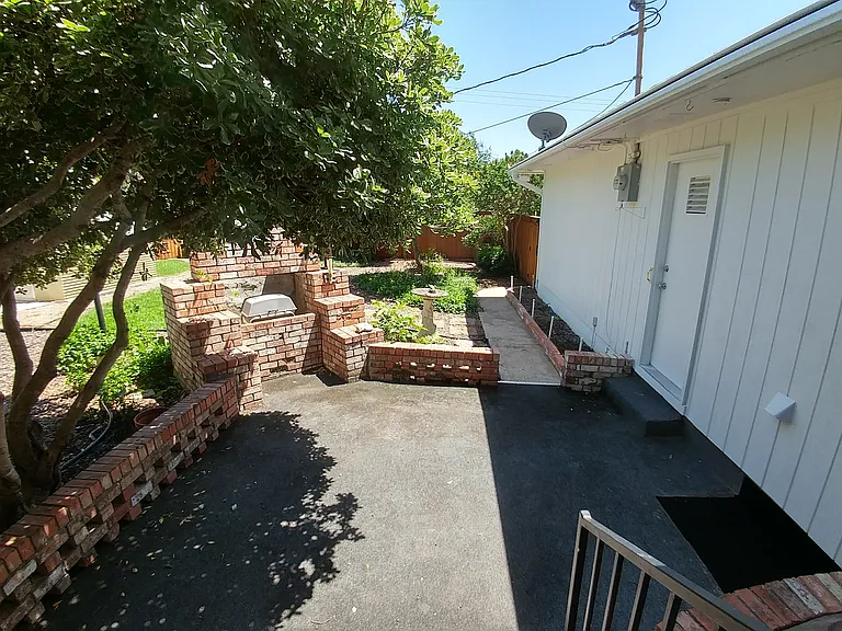 13434 Spring Grove Ave — Photo 3