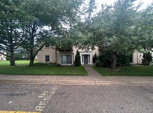 924 Chestnut Hill Dr APT A, Auburn Hills, MI 48326